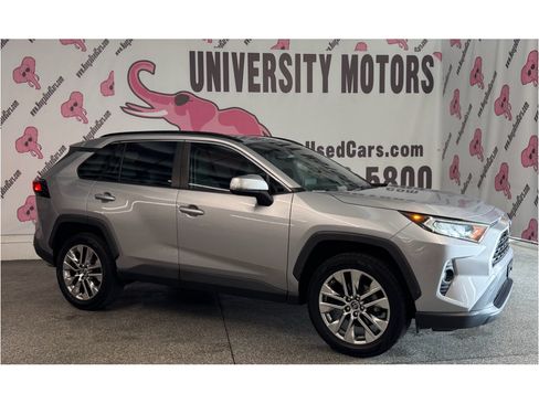 Used 2019 Toyota RAV4 XLE Premium w/ Cold Weather Package AWD/4WD image 4