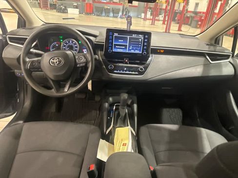 Used 2021 Toyota Corolla LE FWD image 5