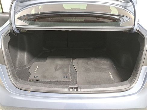 Used 2020 Toyota Corolla LE image 10