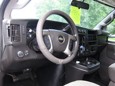 Used 2019 Chevrolet Express 3500 w/ Driver Convenience Package RWD image 7