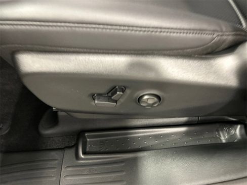 New 2025 Chrysler Pacifica Select image 16