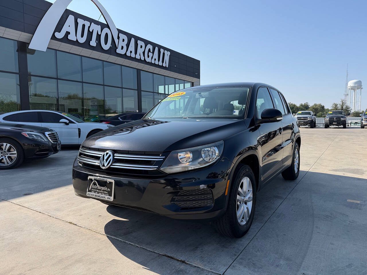 Used 2013 Volkswagen Tiguan S FWD image 1