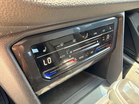 Used 2024 Volkswagen Tiguan SE AWD/4WD image 24