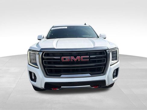 Used 2023 GMC Yukon AT4 w/ AT4 Premium Package AWD/4WD image 10