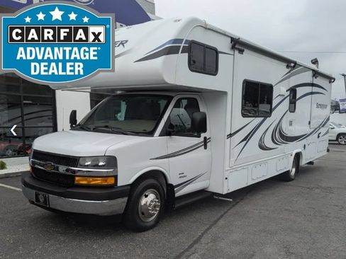 Used 2019 Chevrolet Express 4500 w/ RV Package RWD image 2