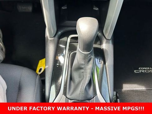 Used 2025 Toyota Corolla Cross LE FWD image 24