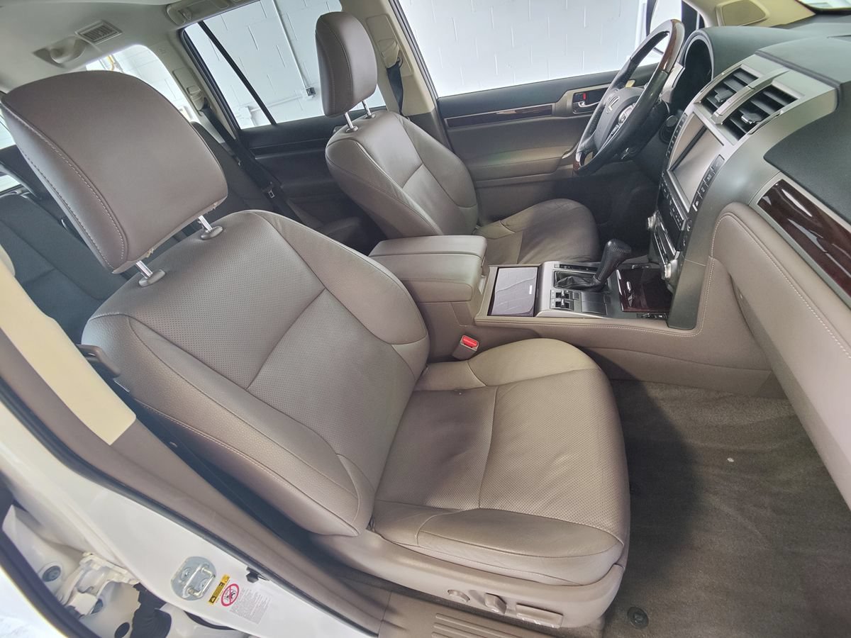 Used 2016 Lexus GX 460 w/ Premium Package AWD/4WD image 13