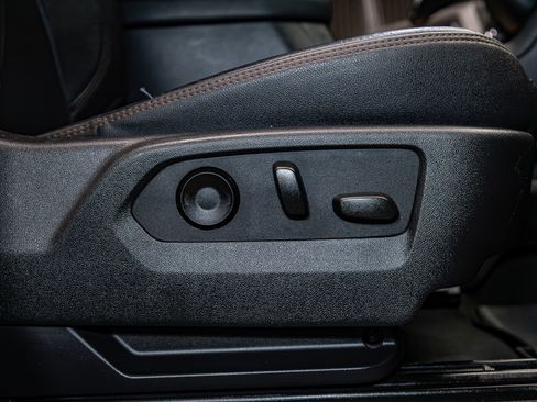 Used 2024 GMC Sierra 3500 AT4 w/ Technology Package image 25