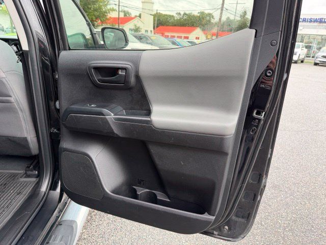 Used 2022 Toyota Tacoma SR AWD/4WD image 16