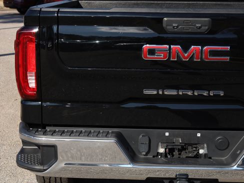 Used 2024 GMC Sierra 1500 SLT image 16