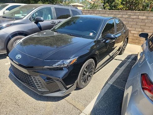 Used 2026 Toyota Camry SE FWD image 1