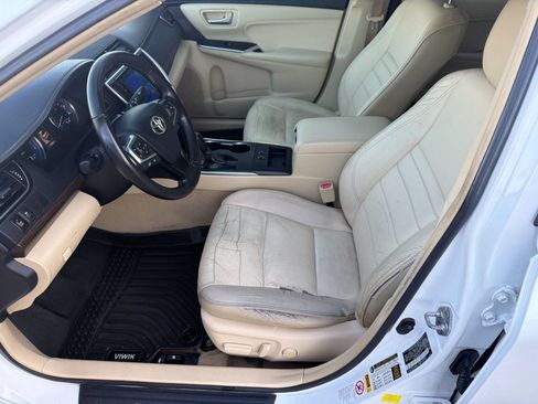 Used 2016 Toyota Camry XLE w/ Moonroof Package FWD image 5