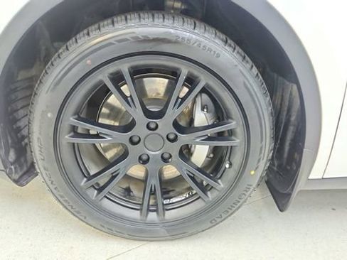 Used 2021 Tesla Model Y Long Range image 61