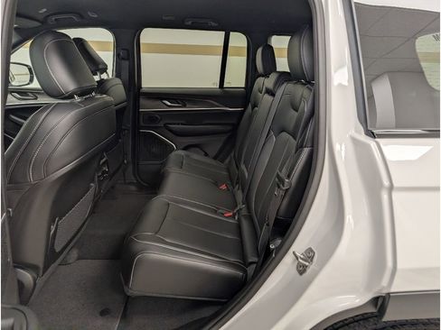 New 2026 Jeep Grand Cherokee Limited AWD/4WD image 11