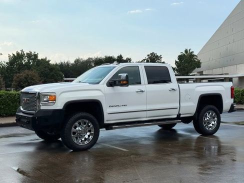 Used 2016 GMC Sierra 2500 Denali w/ Duramax Plus Package image 3
