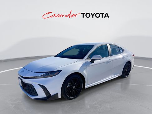 Used 2026 Toyota Camry SE image 1