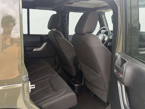 Used 2015 Jeep Wrangler Unlimited Sahara w/ Connectivity Group AWD/4WD image 14