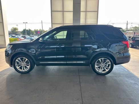Used 2019 Ford Explorer XLT w/ Equipment Group 202A AWD/4WD image 4