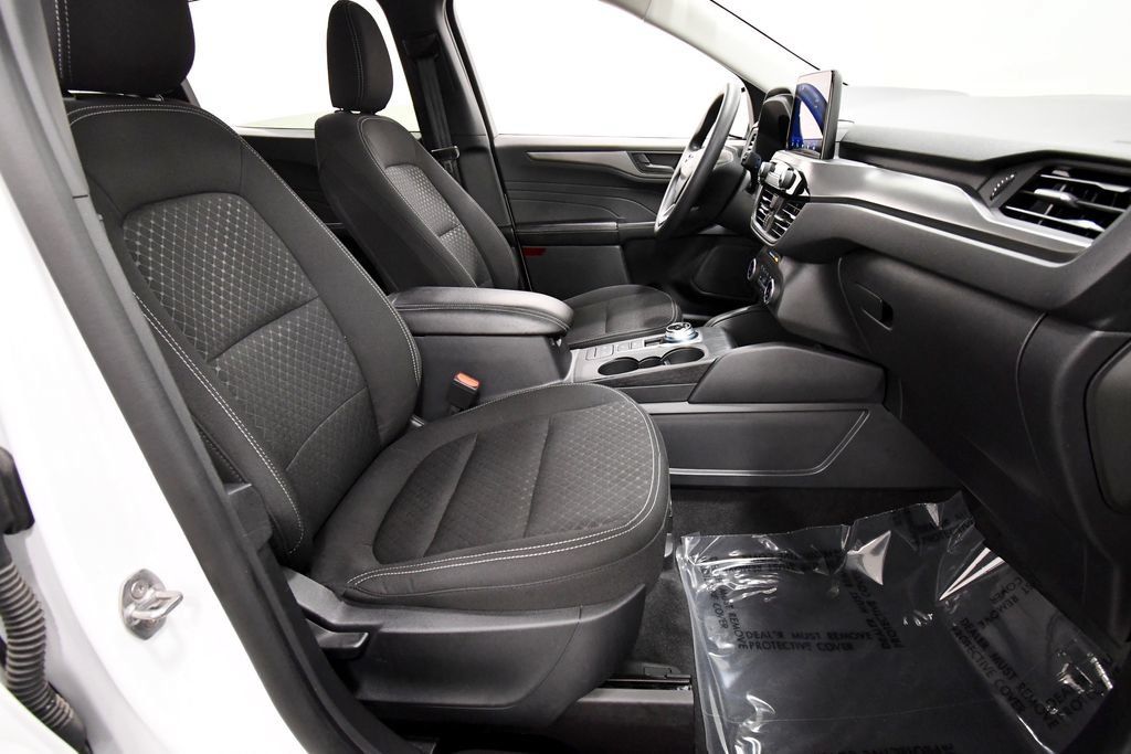Used 2025 Ford Escape Active AWD/4WD image 18
