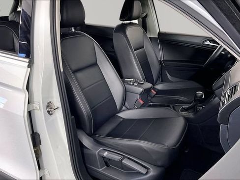 Used 2021 Volkswagen Tiguan SE w/ Panoramic Sunroof Package FWD image 29