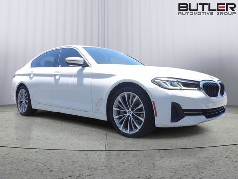 Used 2021 BMW 530i w/ Premium Package RWD image 3