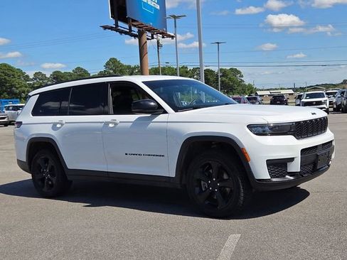 Used 2023 Jeep Grand Cherokee L Laredo AWD/4WD image 4