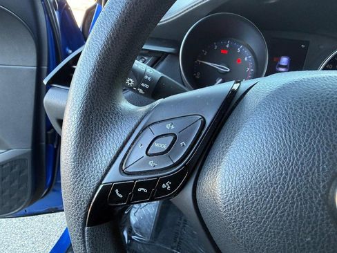 Used 2019 Toyota C-HR LE FWD image 21