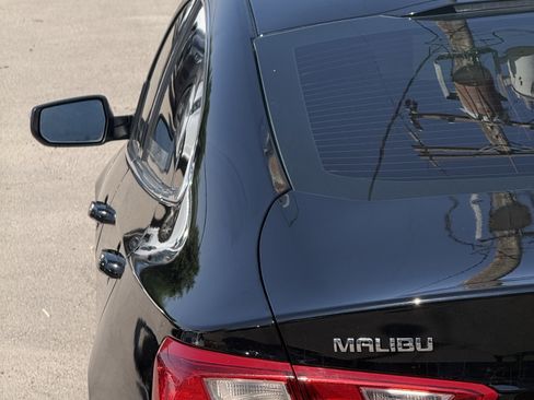 Used 2017 Chevrolet Malibu LT FWD image 20