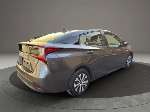 Used 2022 Toyota Prius LE image 5