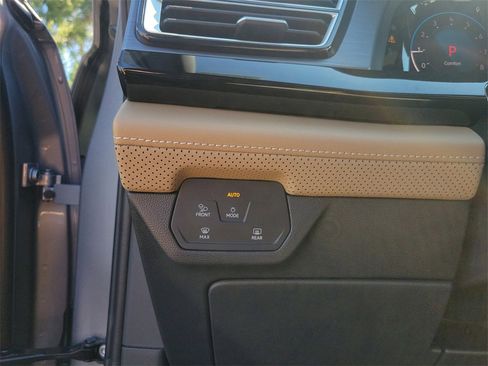 New 2026 Volkswagen Atlas Cross Sport SE image 25