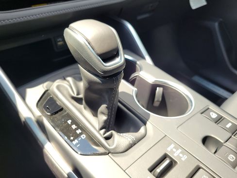 Used 2026 Toyota Highlander XLE image 26