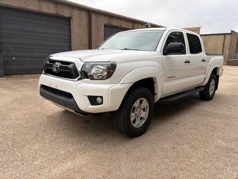 Used 2015 Toyota Tacoma 4x4 Double Cab w/ SR5 Package image 4