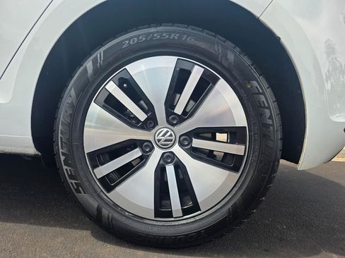 Used 2016 Volkswagen e-Golf SE w/ DC Fast Charging Package FWD image 29
