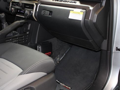 Used 2025 Toyota Tacoma TRD Off-Road AWD/4WD image 40