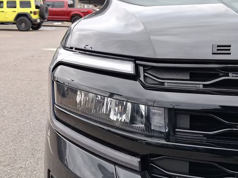 Used 2022 Ford Expedition Limited image 9