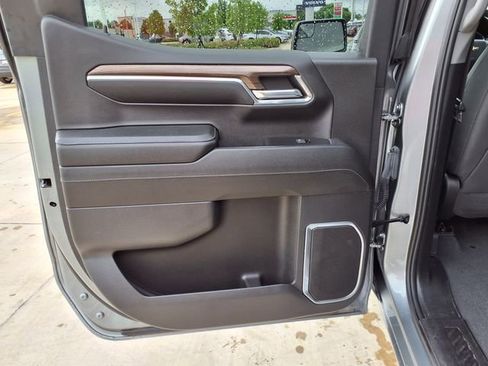 Used 2023 Chevrolet Silverado 1500 LT AWD/4WD image 15