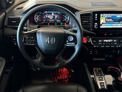 Certified 2022 Honda Pilot Black Edition image 18