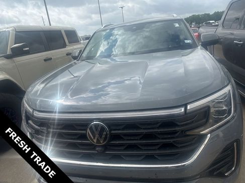 Used 2024 Volkswagen Atlas Cross Sport SEL Premium R-Line image 2