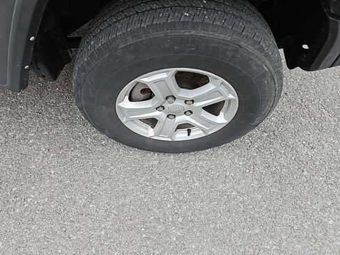 Used 2023 Jeep Wrangler Sport S image 10