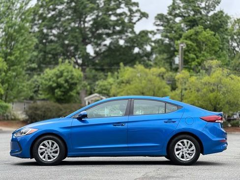 Used 2017 Hyundai Elantra SE w/ Cargo Package FWD image 8