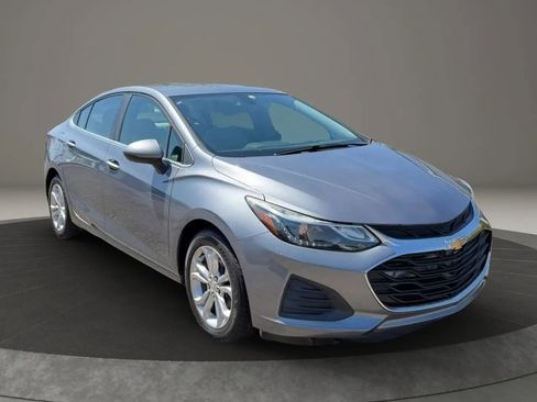 Used 2019 Chevrolet Cruze LT w/ Convenience Package FWD image 1