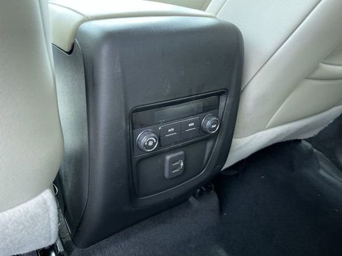 Used 2024 Buick Enclave Essence image 21