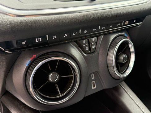 Used 2025 Chevrolet Blazer LT AWD/4WD image 11