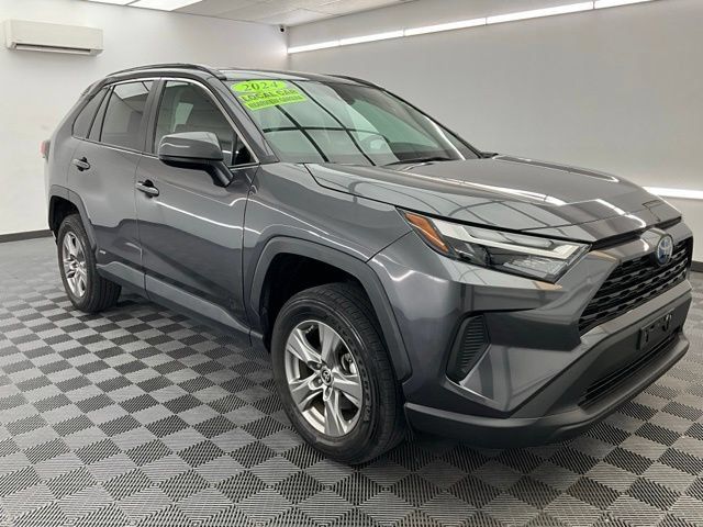 Used 2024 Toyota RAV4 LE AWD/4WD image 3