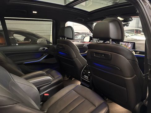 Used 2022 BMW X7 M50i AWD/4WD image 28