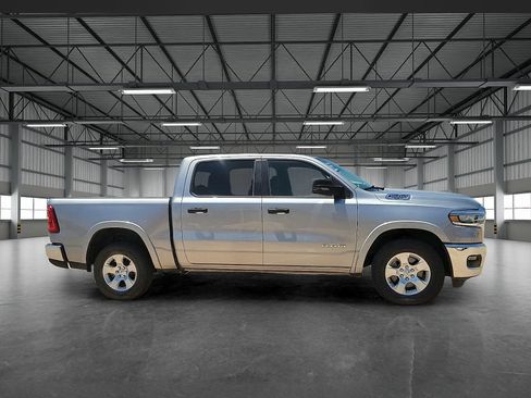 Used 2025 RAM 1500 Big Horn AWD/4WD image 5