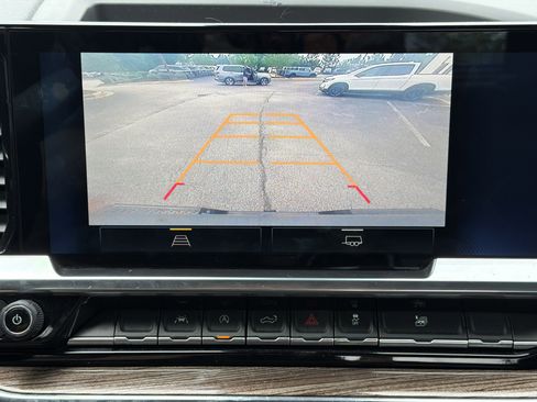 Used 2023 Chevrolet Silverado 1500 LT AWD/4WD image 8
