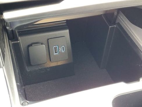 Used 2024 Ford Explorer XLT w/ Equipment Group 202A AWD/4WD image 28