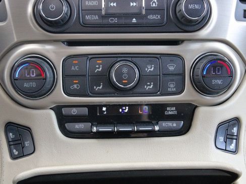 Used 2015 GMC Yukon Denali w/ Premium Package AWD/4WD image 28