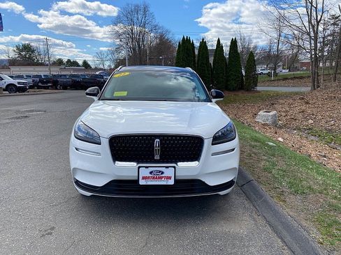 Used 2022 Lincoln Corsair AWD w/ Premium Package image 2